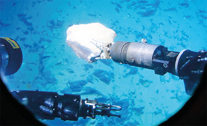 Отбор геологического образца с помощью манипулятора подводного аппарата «Мир-2», 2008 г. Фотография опубликована в журнале National Geographic, октябрь 2008 г.