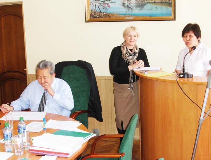 Защита диссертации Д.Г. Будаевой (слева направо: председатель диссертационного совета А.К. Тулохонов, Т.А. Борисова, Д.Г. Будаева)