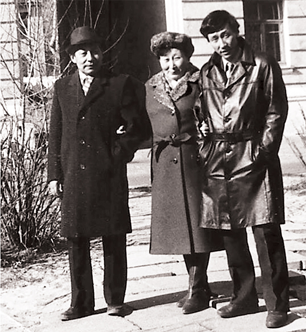 А. В. Турунхаев с родителями